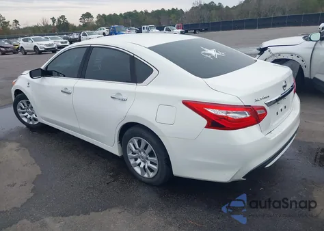 2017 Nissan Altima 2.5 S z USA, uszkodzony, nr VIN 1N4AL3AP3HN318966